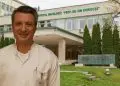 Medic în fața Institutului Oncologic Prof. Dr. Ion Chiricuță