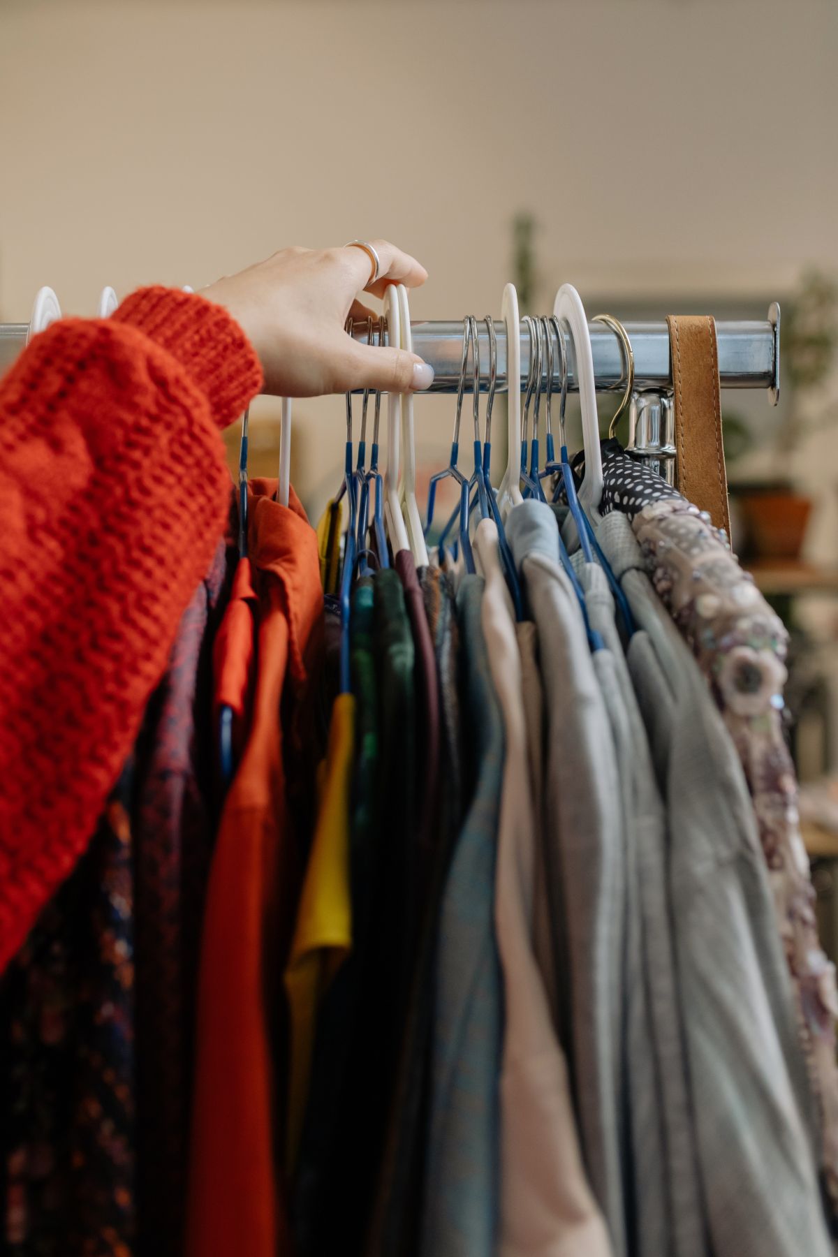 TurdaNews 5 aspecte pe care să le ai în vedere atunci când cumperi haine de la un magazin second hand