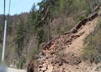 ALERTA: Nouă alunecare de teren în comuna Valea Ierii. Intervenție de urgență a pompierilor și drum parțial blocat (UPDATE)