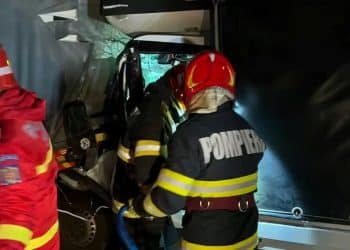 Două autoutilitare s-au ciocnit pe autostrada A10!