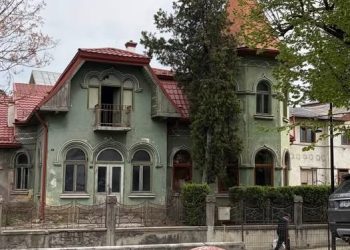 Bijuteria de pe strada Andrei Șaguna: O incursiune în eleganța stilului neoromânesc