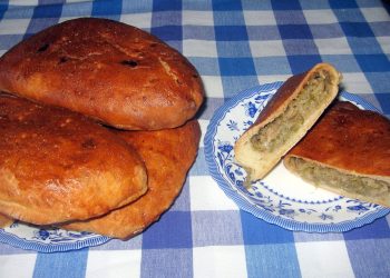 Pericol „la pachet” în Turda: O femeie susține că a găsit o capsă metalică într-un palaneț cumpărat din zona Materna