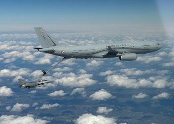 Iată cum se face realimentarea în aer a unui avion de luptă F16! (VIDEO)