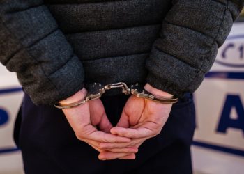 Întâlnire amoroasă transformată în coșmar: O tânără a fost bătută, mușcată și jefuită de partener